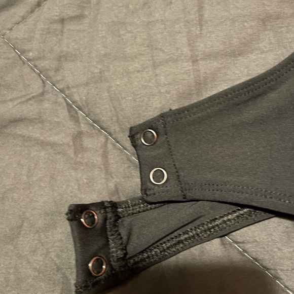 Express Black Scoop-Neck Sleeveless Bodysuit - Picture 4 of 5